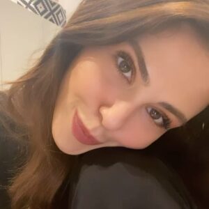 Dilara Aksüyek Instagram - Kanaatimce, her ne isek, o kadar da değiliz 🙋🏻‍♀️👽