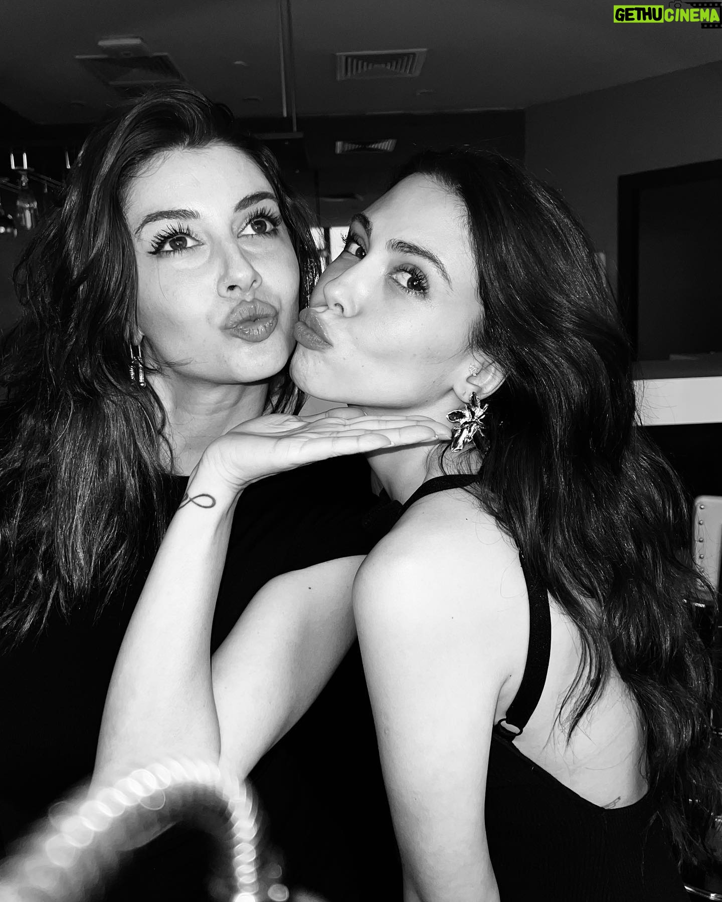 Dilara Aksüyek Instagram - En yakın kız arkadaşınız sizi hayatta tutar. En iyi arkadaş etiketleme postu :)))