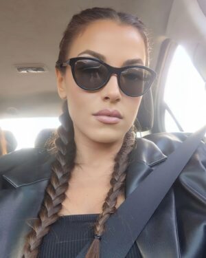 Dilara Büyükbayraktar Instagram - Fonda çalan: Fondip - Bornovalı mısın sen? 🎧