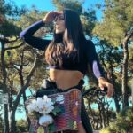 Dilara Büyükbayraktar Instagram - Oradaaaağ bir köy var uzaktaaaaağ