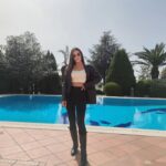 Dilara Büyükbayraktar Instagram - Sizin bayram kombininiz hangisi olurdu? 1,2,3,4,5? (Bana kalsa hep 5 😎) Herkese iyi bayramlar 🌸