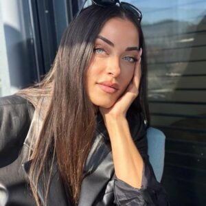 Dilara Büyükbayraktar Instagram - İçimde çalan jingle " Yeni Algida classic extra "
Teşekkürler ☘️