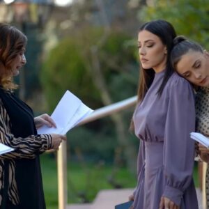 Dilara Büyükbayraktar Instagram - Vee karşınızda Canım Annem dump

@canimannemofficial #canımannem #set #tv8 #stellaryapım #saranstudios