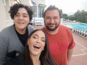 Dilara Büyükbayraktar Instagram - Vee karşınızda Canım Annem dump

@canimannemofficial #canımannem #set #tv8 #stellaryapım #saranstudios