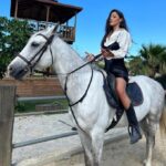 Dilara Büyükbayraktar Instagram - I finally found that white horse 🦄☘️