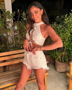 Dilara Büyükbayraktar Instagram - Yaz bitmediiii
Yüreğimde yaşıyooor 🌸