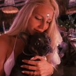 Dilara Öztunç Instagram - Koşulsuz sevgiye giden , öz sevgi için sen yeterlisin … ve bir de bu ufaklık 🥹