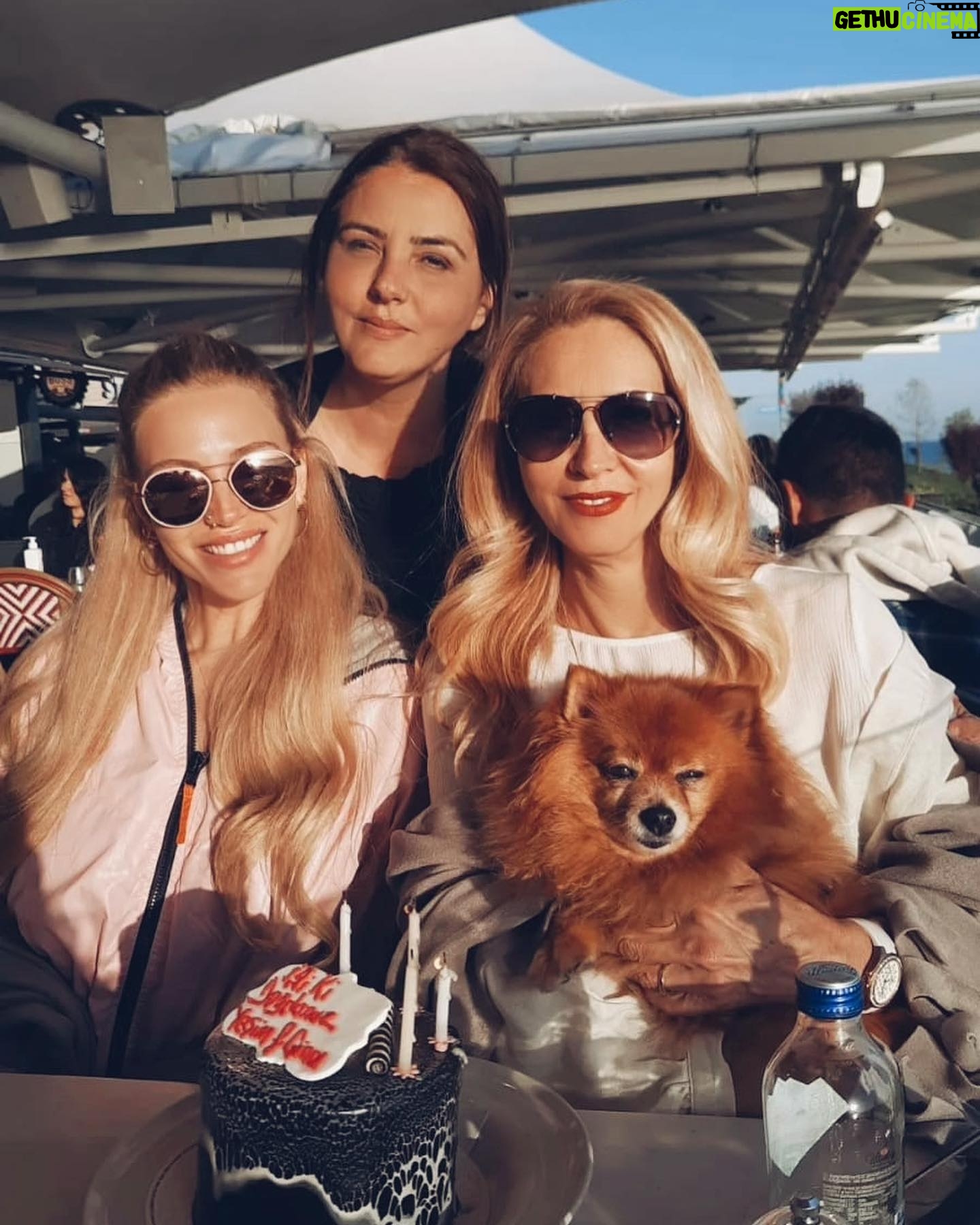 Dilara Öztunç Instagram - Canım annem iyiki doğdun 🎂 🦄Canım kızım sende iyiki doğdun 🎂🍭
