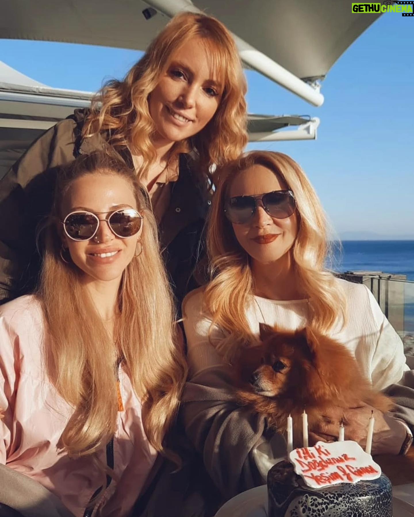 Dilara Öztunç Instagram - Canım annem iyiki doğdun 🎂 🦄Canım kızım sende iyiki doğdun 🎂🍭