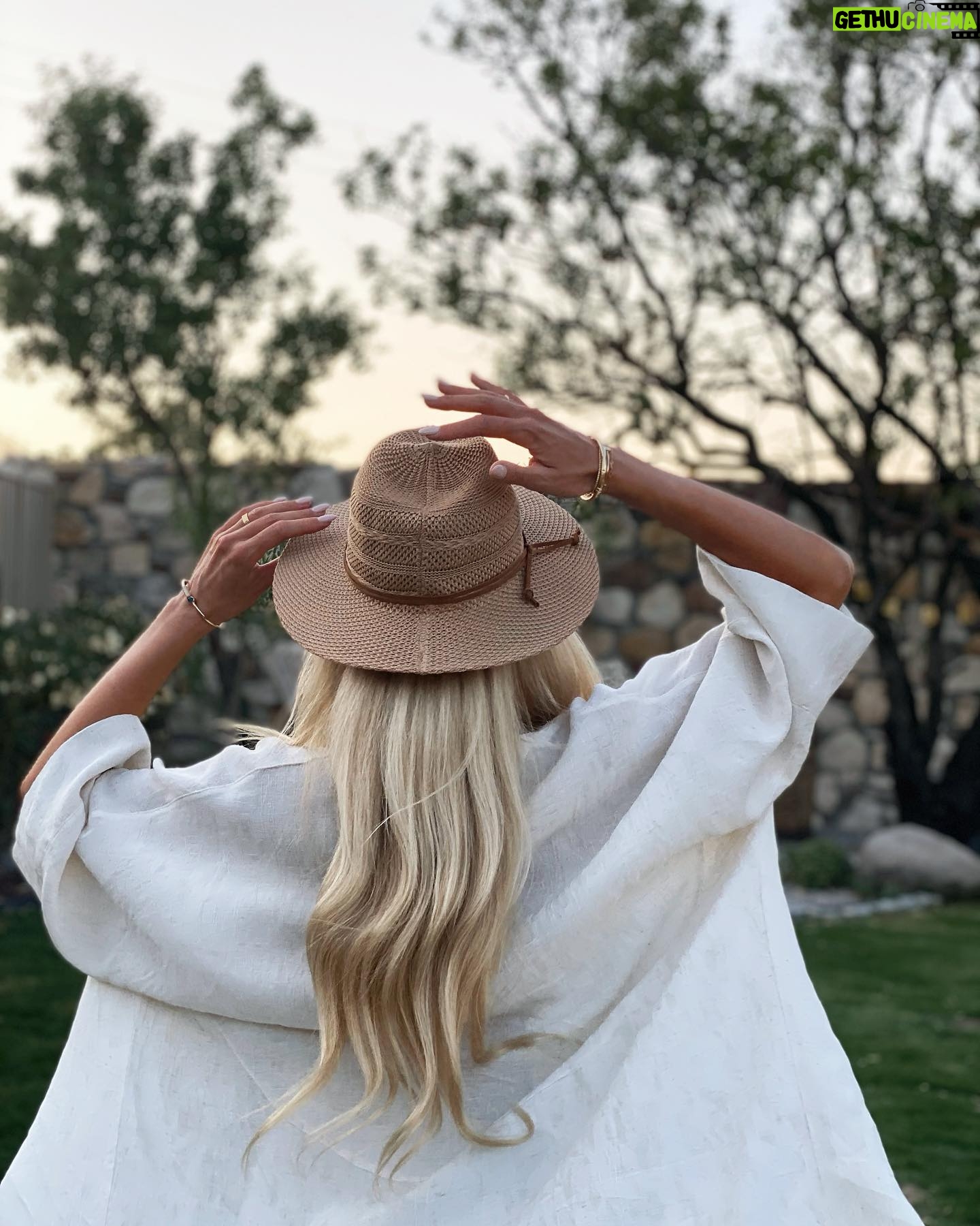 Dilara Öztunç Instagram - @vagoonstation_alacati317 👏🏻🥰
