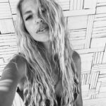 Dilara Öztunç Instagram - 🎤 🎼 bir şarkı ; @gokcekilincer ‘den gelsin