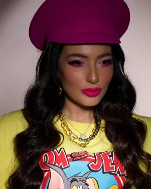 Dilara Kazimova Instagram - 💟💖

Hair:@instudio_anar @instudio.az
Make:@kryolan_ilhame @nigar._ibrahimova 
Photo::@aliyusub.films 
Assistant:@mua_mina__ 

#dilara #dilarakazimova #make #keshfet #kesfetteyiz #baku