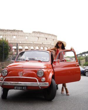 Dilara Kazimova Instagram - Miss 💛

Photo by @miri.take @jsphotovenice

#kolizey #italy #travel #summer