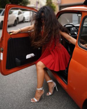 Dilara Kazimova Instagram - Miss 💛

Photo by @miri.take @jsphotovenice

#kolizey #italy #travel #summer