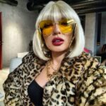 Dilara Kazimova Instagram - Hər birimizin bir çox şəxsiyyəti var😉Bu gün kimsən?🫠 ZENG--ZENG klipinin Kadr arxasi 🤩🤑 Make up:@gozeljavad Hair:@gunelmalik_ Styling:@dilarakazimova @fidanosman___ Assistant:@mua_mina__ Location:@sensum.photoart Accessories:@pink_accessories_baku @he_accessories #dilarakazımova #dilara #zengzeng #dilarazeng
