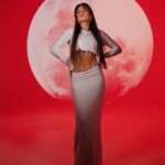 Dilara Kazimova Instagram – Nura Surinin “Mənim Xətrimə” adlı mahnısına çəkilən klipdən görüntülər❤️ @nurasuri

Photo:@nesirovmehebbet 
Designer:@soul_desire_couture 
Make up:@gozeljavad 
Hair:@gunelmalik_ 
Asisstants:@_mina_alieva @fatimaamirlii  @alikhanov.vusal 

#dilarakazımova #dilara #kesfetteyiz #fyp