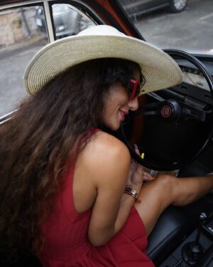 Dilara Kazimova Instagram - I miss traveling💘i miss summer💫🫀
Photo by @miri.take @jsphotovenice
#dilara #dilarakazimova #italy #travel #roma #kesfetteyiz #kolizey