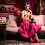 Dilara Kazimova Instagram - Pink is in the air💘💜💖💟📞☎️ZENG--ZENG Make:@gozeljavad Hairstyle:@gunelmalik_ Location:@sensum.photoart Photo:@sensum.photoart @sabir_jabrayilov Dekor:@pink_accessories_baku @he_accessories @sevashkab Styling:@dilarakazimova @fidanosman___ Produsser&manager:@mariamfeyziyeva Press:@elton.haciyev_ DILARA TEAM:@alikhanov.vusal @mua_mina__ @fatimaamirlii #dilara #dilarakazımova #dilarazeng #zengzeng #baku