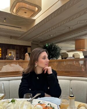 Dilara Kurtulmuş Instagram - Dönmüş olsamda fotoğraflarım bitmiyor🥹😍