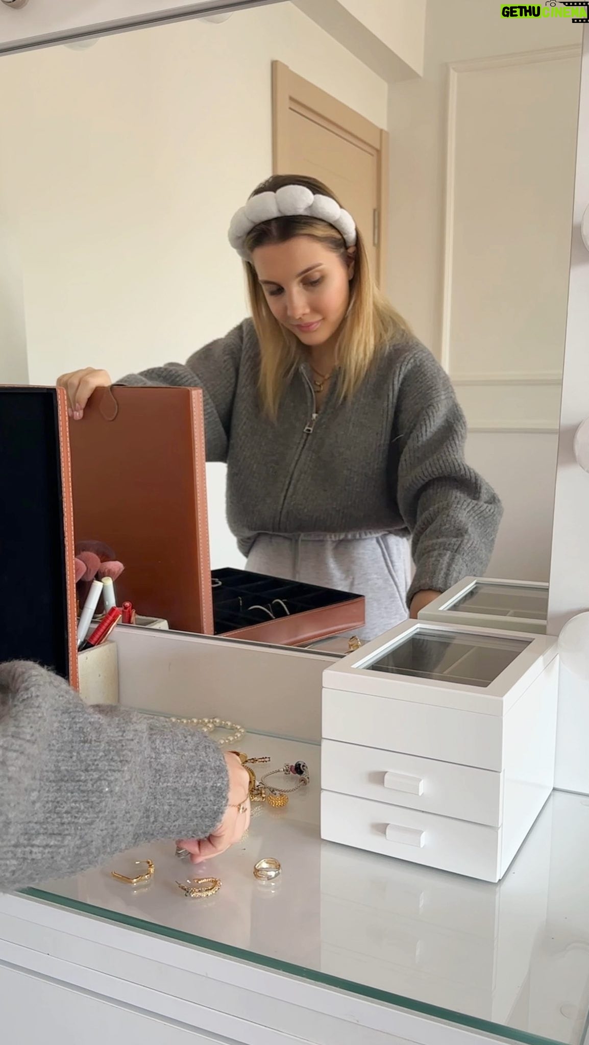 Dilara Kurtulmuş Instagram - Uzun zamandır ufak bir takı kutusuna geçmek istiyordum nasıl olmuş ? 🤩🫶🏼