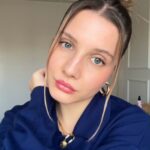 Dilara Kurtulmuş Instagram - Hızlı saç toparlama modeli💙 Sizce önler örgülü mü yoksa düz mü ?
