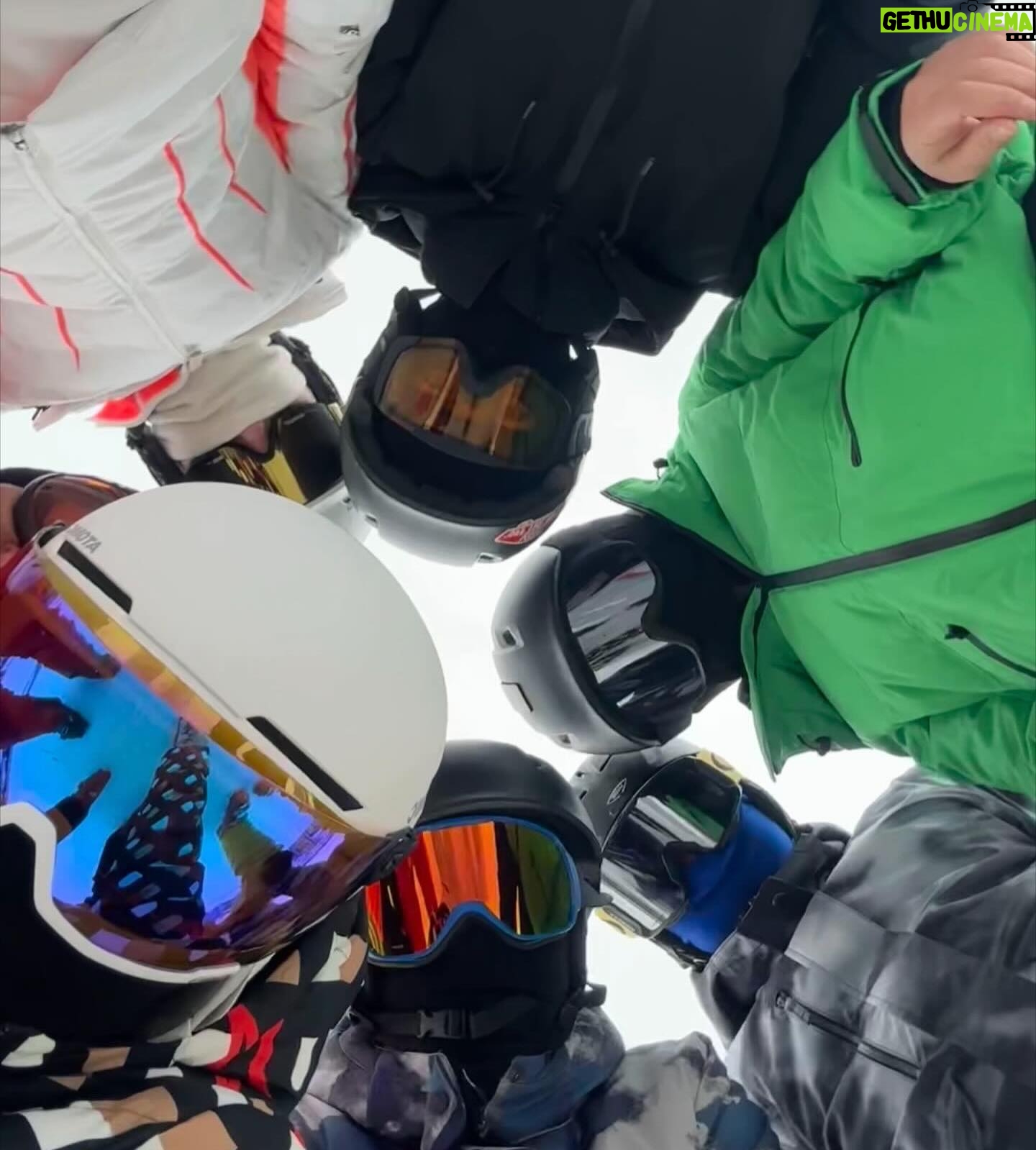 Dilara Kurtulmuş Instagram - Tatilden son fotoğraf da geldi🤍 Bu sefer dump şeklinde ⛷️