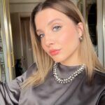 Dilara Kurtulmuş Instagram - Gece dışarı çıkınca parlak farlar kendiliğinden devreye giriyor 🩶