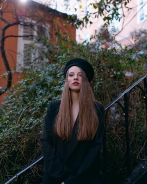Dilara Mücaviroğlu Instagram - LOVE Koleksiyonu..🖤 @hatmaker.co 🌸
📸: @bushchristopher