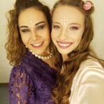 Dilara Mücaviroğlu Instagram - Çiçek Annemm, kıymetlim💜 @cicekdilligil 💐Biz az sonra sahnedeyizz! 🎭