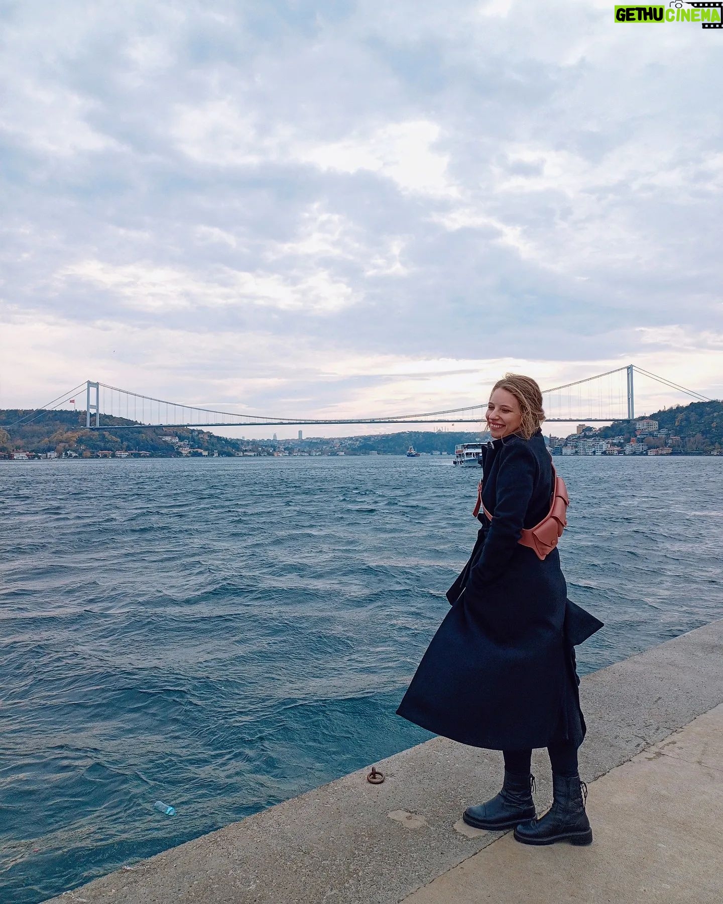Dilara Mücaviroğlu - 1.2K Likes - 🌊💙💗🌸