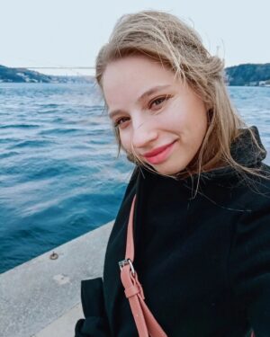 Dilara Mücaviroğlu Instagram - 🌊💙💗🌸