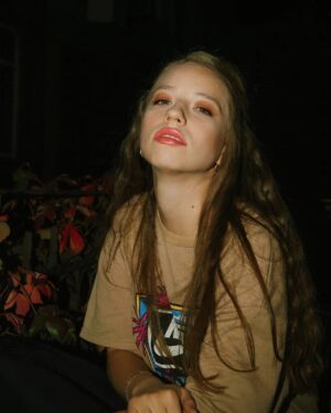 Dilara Mücaviroğlu Instagram - 🌜
📸: @yurtbayenes
