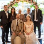 Dilara Mücaviroğlu Instagram - 11.03.2023 en mutlu anımız💖 Ailem, çook sevdiklerim, sürprizler, kocaman bir sofra, aşk, sohbet, mutluluk...bugünün her anına minnettarım..💝🕊️ 📸@bushchristopher Sen muhteşemsin, enerjin muazzam ve biz çok iyi bir ekip olduk! Bu işin en iyisi sensin! Seni çok seviyoruz.. 😇 @hatmaker.co Tacımın mimarı, el emeği göz nuru...gözüm kapalı kendimi @mughey sana bıraktım ve daha iyisi olamazdı! İyi ki varsın ve rüya gibisin... 💐@vadiicicek Bu kısa süre de beni tanıyıp, hayalimi nasıl güzel tasarladınız...çook ince düşüncelisiniz, ne kadar mutlu oldum ve beni nasıl şaşırttınız, her zaman siz! 🌸@ozereventorganizasyon Yolum sizin kadar naif ve sizin kadar zevkli bir ekip ile karşılaştığı için ben çok şanslıyım. Her detayın en ince ayrıntısına kadar düşünmeniz...siz beni ışığınız ile büyülediniz!