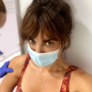 Dimitra Matsouka Instagram - «Σε αυτόν τον πλανήτη δεν ζούμε μόνοι. Πάντα θα τον μοιραζόμαστε όχι μόνο με τα υπόλοιπα ζώα και φυτά, αλλά και με τους ιούς και τα βακτήρια που ήταν εδώ πολύ πριν από εμάς. Όπλο μας ως είδος; Η ευφυΐα μας. Και η επιστήμη των εμβολίων αποτελεί την καλύτερη απόδειξη της ευφυΐας μας αυτής.»
Μυρτάνη Πιερή/Μοριακή Βιολόγος και  Επίκουρη Καθηγήτρια τμήμα Επιστημών Ζωης και Υγειας ,Πανεπιστήμιο Λευκωσίας.// 
Και μετά τα χθεσινά,να θυμηθούμε  ότι ο εμβολιασμός δεν είναι μόνο θέμα ανάγκης ή επιλογής, αλλά και ευθύνης προς τον συνάνθρωπο.  Και όπως λέει ο Αθανάσιος Γκότοβος,Καθηγητής Παιδαγωγικής στο Πανεπιστήμιο Ιωαννίνων:
«Ο δικαιωματισμός που δεν γνωρίζει όρια έχει στην ελληνική γλώσσα ένα συγκεκριμένο όνομα.Ονομάζεται ανευθυνότητα.» #vaccinationdone✔️ #helloworld