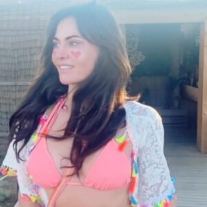 Dimitra Matsouka Instagram - 1)Έξω από το σπιτι του Γιαννουλη Χαλεπά που πια είναι μουσείο 2)όσο περισσότερο μπορείς 3)το ωραιότερο κοψιμο σε απλό μα κατακόκκινο ολόσωμο μαγιό που έχει σχεδιαστεί στον πλανήτη Γη -επιτρέψτε μου να ξέρω,το έχω ψάξει πολύ-είναι @mariamatsouka.gr 4)Tinos eco lodge,θαυμαστό απ´ολες τις απόψεις👌5)Καβαρουλκο αγάπη μου  6)άλλο αγαπημένο μου μαγιό,πότε λέω  χάλκινο πότε μπρονζέ,σε κάθε περίπτωση σαν  ένα ιδιαίτερο αθλητικό και από @mariamatsouka.gr 7)προτομή σε παράθυρο σπιτιού στο πιο εικαστικό χωριό των Κυκλάδων,τον Πύργο 8)μόνο 9) με άλλο περίεργο χρωμα που εμένα μου φτιάχνει τη διάθεση τόσο ώστε να αφήνω κοριτσάκι να μου ζωγραφίσει  καρδούλες στα πρόσωπό μου. Το μαγιό δε θα το πιστέψετε αλλά είναι από @mariamatsouka.gr 😜 10/ Επιγραφή πάνω από εξώπορτα  ενος μικρού σπιτιού στο μάλλον άγριο Μαλλί.Έμεινα να την κοιταω αυτή την επιγραφή ξανά και ξανά , δεν είχα δει ποτέ κάτι τέτοιο στα χιλιάδες σπιτια που παρατηρώ σε όλο τον κόσμο,σε όλη μου τη ζωή.