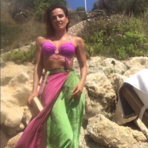 Dimitra Matsouka Instagram - Μαγιό και μεταξωτό παρεό από  την @mariamatsouka.gr //. βιβλίο από τη #βιβλιοθήκημου