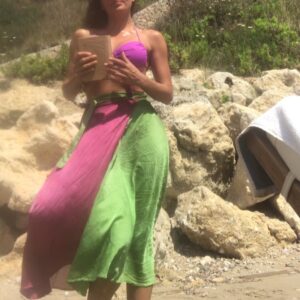 Dimitra Matsouka Instagram - Μαγιό και μεταξωτό παρεό από  την @mariamatsouka.gr //. βιβλίο από τη #βιβλιοθήκημου