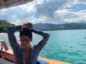 Dina Félix Costa Instagram - Um beijo de Bom dia , aqui do paraíso 🥳😚💙
.
.
#mar #brasil🇧🇷 #felizanonovo #ouroverdenaband #passione #paratyrj