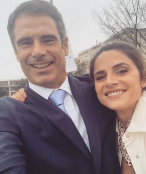 Dina Félix Costa Instagram - Que bom que é voltar a trabalhar contigo @pedrolimaoficial😍!
Mais uma história que vamos contar ;)!!
Tu, o Gabriel e eu, a Emília Prometemos, muito em breve, animar os vossos serões 🤞🏼🍀
....e mais não digo 😜
Beijo Grande e Boa Semana ❤️💋
.
.
.
.
.
#friendship #work #actress #acting #lisbonportugal #partners #happiness #rainyday #jachegadehastags 😂