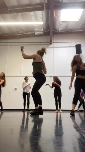 Dina Meyer Instagram - A taste of what goes on #BTS (behind the scenes) of my @instagram #dance videos.

Just a reminder to live your best life, and do things that make you laugh and feel good. 
Oh, and dance like no one’s watching.

Enjoy these #bloopers my friends.
We sure did. 👯‍♀️😂❤️

#dance #dancetherapy #dancefitness #bloopers #whoops #dancebloopers #funny #sexy #sassy #cool #strongwomen #healthy #happy #fun #joy #lifeisbeautiful #laugh #