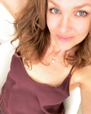 Dina Meyer Instagram - Last night
✨🧡✨