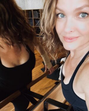 Dina Meyer Instagram - 💪 Monday Motivation 🙌

Health is Wealth People!
Take care of your body, and it takes care of you.

Age, illness, injury… it happens to all of us.

If you haven’t already, try to do something that makes you a little stronger today. 
Or at least, a little happier. 😀👍

Movement, music, and meditation work for me.

Life is so fragile and we don’t know what tomorrow will bring.
So why not take a little break and focus on yourself today?

Breathe.  STRETCH. Dance (my favorite ❤️)

Be present and be grateful for what (and WHO) you have… today.

“You know what to do!” Go get ‘em Trooper! OohRah 💪👊👊👊

.
.
.
#motivation #inspiration #healthylifestyle #starshiptroopers #dizlives #love #happiness #gratitude #goodvibes #barre