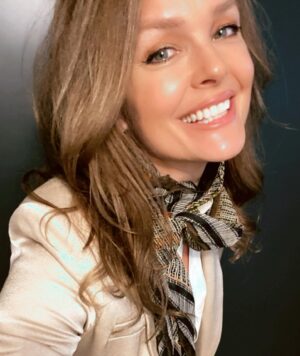 Dina Meyer Instagram - A smile is contagious.
Spread it around.
♥️😊♥️

#smile #love #happiness #instagood #instagram #instadaily #motivation #inspiration #spreadlove #starshiptroopers