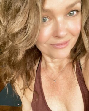 Dina Meyer Instagram - STRETTTTTTCH!

Before and AFTER workouts-
(AND/OR without the workout 😉)

Just stretch.
Why? 

Because it’s good for you.
And will make you feel better. 😊

I personally, love this one- 

“Would You Like To Know More??”
Swipe for video 

#mondaymotivation 
Go get ’em, Tiger! 

💕💪🍑👀

#sweaty #stretch #teamDiz #yoga #yogapants #starshiptroopers #motivation #inspiration #health #strong #strength #guns #booty #boobs 😂😜