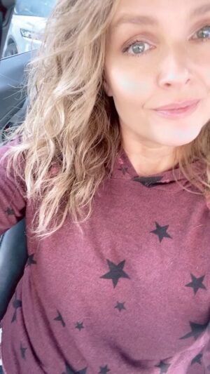 Dina Meyer Instagram - I just can not contain my excitement for the Holiday Season!
Who’s with me?? 

Show of ✋🙌👍🖕 in the comments! 

#holiday #holidayseason #exciting #fun #thanksgiving #foodporn #happy #joy #shopping