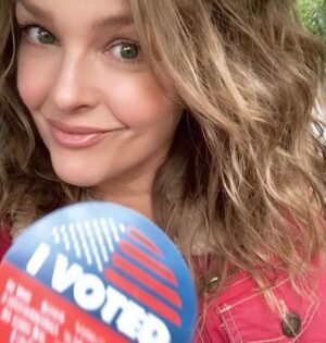Dina Meyer Instagram - As a citizen, I’m just doing my part…
OohRah 👊

See what I did there? 😉
#serviceguaranteescitizenship 
#citizen #merica 🇺🇸
#vote #vote2022