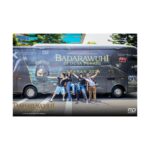 Dinda Kanyadewi Instagram – MALANG RUAMEEE POL!!! 🐍

Terima kasih buat kalian yang udah nonton dan bertemu cast Badarawuhi di Desa Penari di @cinepolisid Malang Town Square & @cgv.id Malang City Point. Kami tunggu review-nya ya! Besok kami akan ke Surabaya, tungguin terus update-nya.

#Badarawuhi 
#BadarawuhiDiDesaPenari
#MDEntertainment
#MDPictures