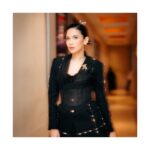 Dinda Kanyadewi Instagram - Look for gala premiere "Badarawuhi Di Desa Penari." @kknmovie Wearing @wilsenwillimofficial Stylist @ivanteguhsantoso Asst stylist @mindanovianty Accessories @amstamb Makeup @sissysosro Hairstylist @desyuntadi 📸🎥 @snap.nuel @imshooter