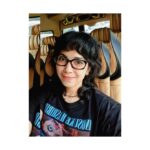 Dinda Kanyadewi Instagram – Bahan-bahan
1/2 kg Ayam
3 siung bawang merah
2 siung bawang putih
3 sdm kecap manis
secukupnya Garam
secukupnya Penyedap
secukupnya Merica bubuk
Minyak untuk menumis
Cara Membuat
Langkah 1
Bersihkan dan potong” ayam.
Langkah 2
Iris bawang merah dan bawang putih.
Langkah 3
Panaskan minyak tumis bawang merah dan bawang putih hingga harum.
Langkah 4
Lalu masukan daging ayam, beri air sedikit. Tambahkan kecap, penyedap rasa, garam dan merica bubuk masak hingga air menyusut dan daging ayam empuk.
Langkah 5
Setelah matang angkat dan hidangkan bersama nasi panas.
(Cookpad.com)