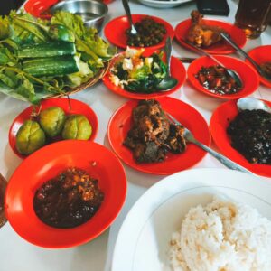 Dinda Kanyadewi Instagram - Hari ini, Jakarta-Padalarang-Stasiun Bandung-Sirnaraga-Cikawao-Rasa-Stasiun Bandung-Padalarang-Jakarta. Yes!